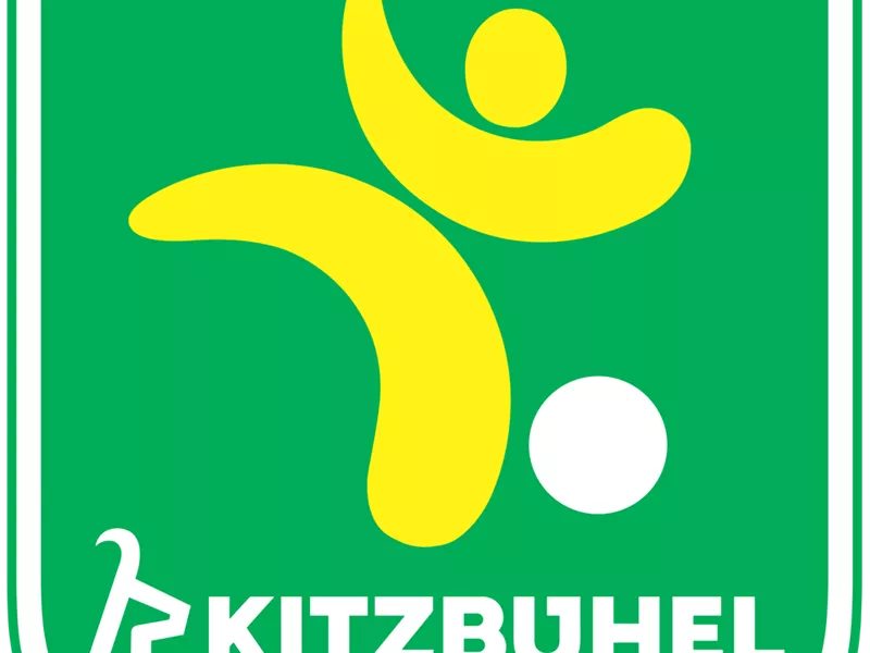 Grünes Wappen des Fussballclub Kitzbühel mit gelber stilisierter Figur, weißem Ball und Gründungsjahr 1930.