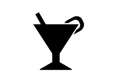 Ein stilisierter Cocktail in einem Becher mit einem Strohhalm. Das Getränk hat eine dekorative Garnitur.